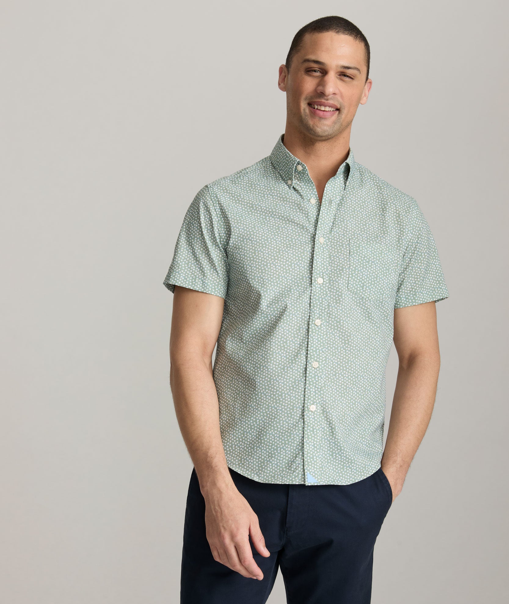 Men's Performance Short Sleeve Button-Down Shirt with Pocket